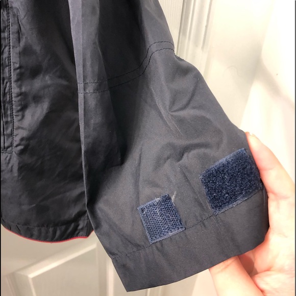 Converse rain coat in navy and red - Picture 4 of 5